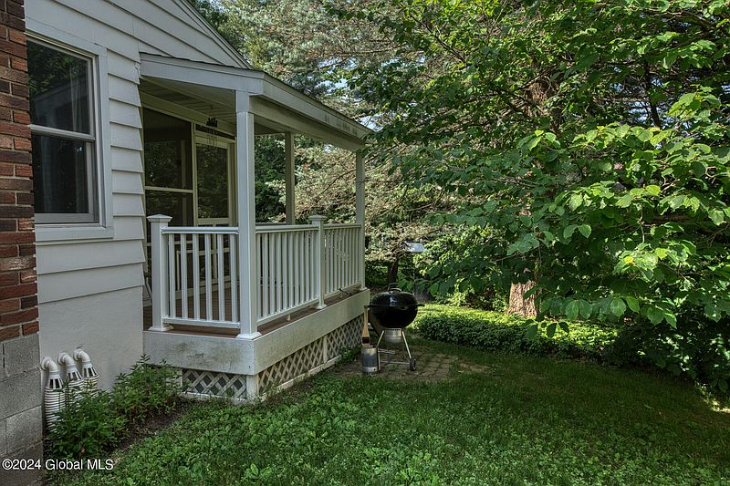 5th image of 2529 Hilltop Road