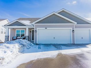 1816 Fields Dr, Carver, MN 55315