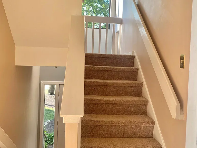 411 Lynetree Dr — Photo 15