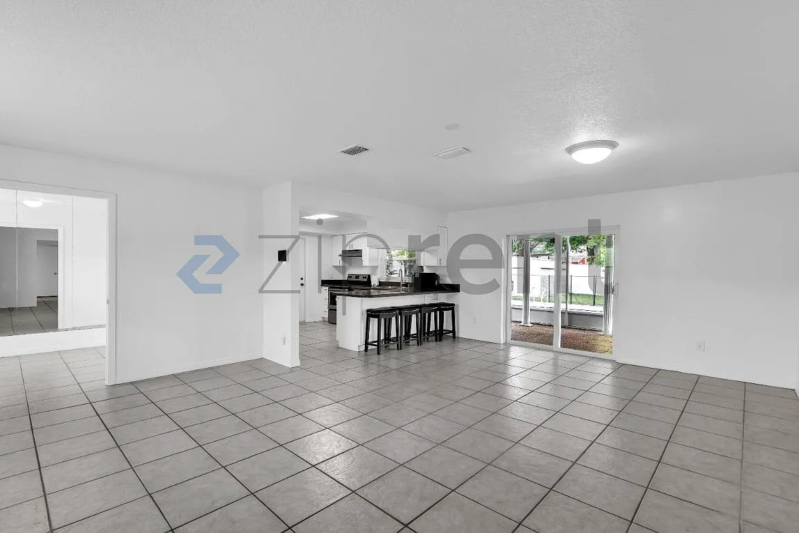 Temple Terrace Estates — Photo 3