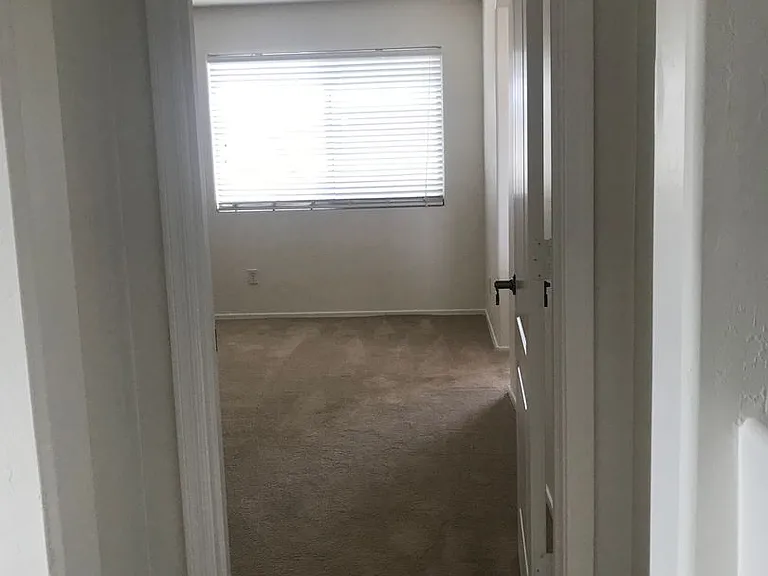 14666 W Mauna Loa Ln — Photo 30