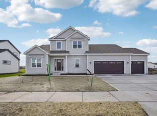9157 S Overlook Way, Franklin, WI 53132