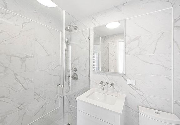 5th image of 920 Park Ave #18B