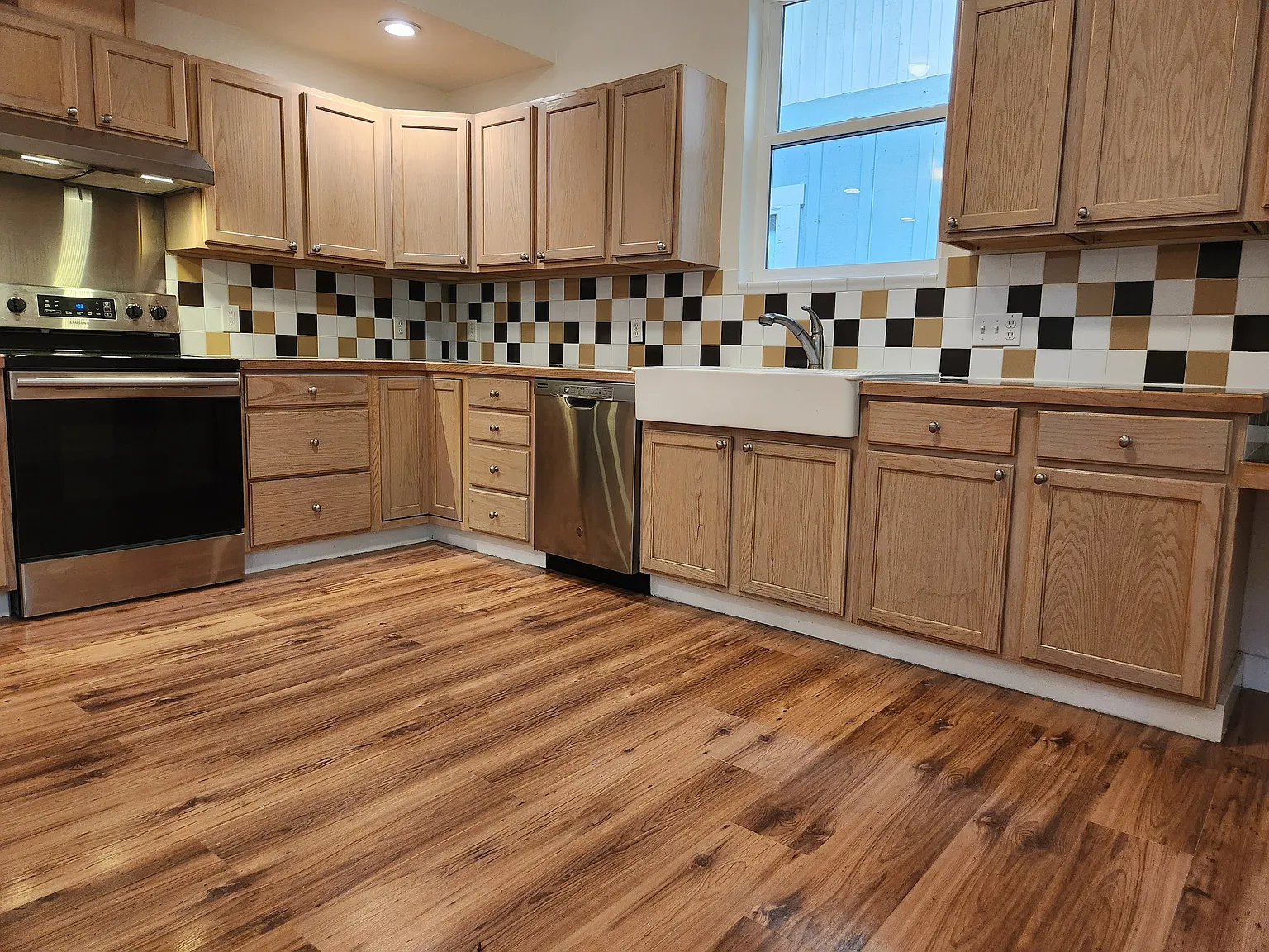3 bed, 1800 sqft, $2,400 — Photo 3