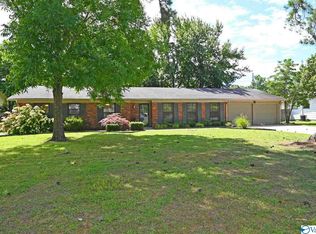 2415 Dogwood Ln SE, Decatur, AL 35601