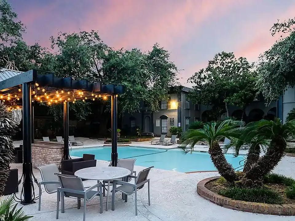 Star Westheimer Apartments