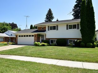 685 Jamestown Rd, Auburn Hills, MI 48326