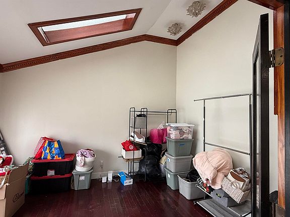 5th image of 112 Woodcrest Ave
