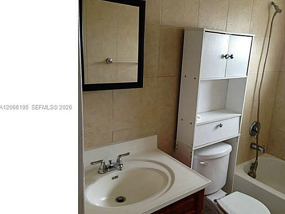 5th image of 2008 Jackson St APT E2