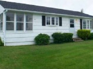 25 Chestnut Ave, Narragansett, RI 02882