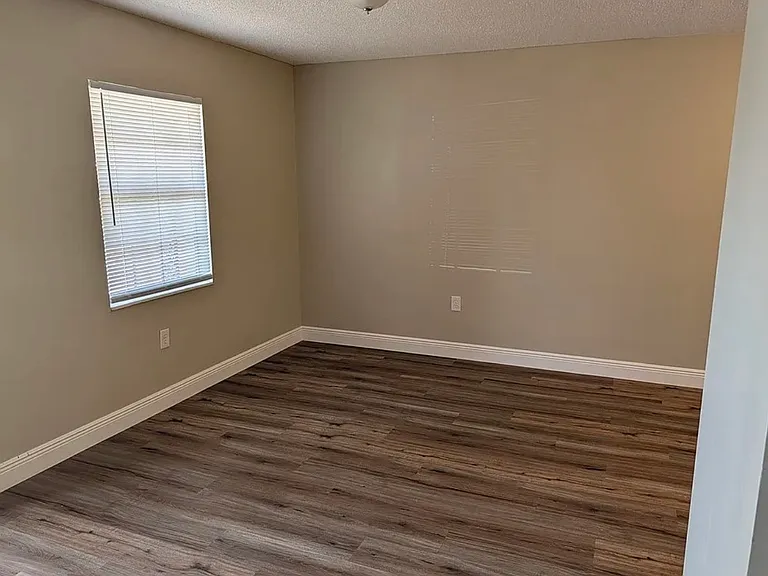 192 Hillcrest Dr — Photo 3