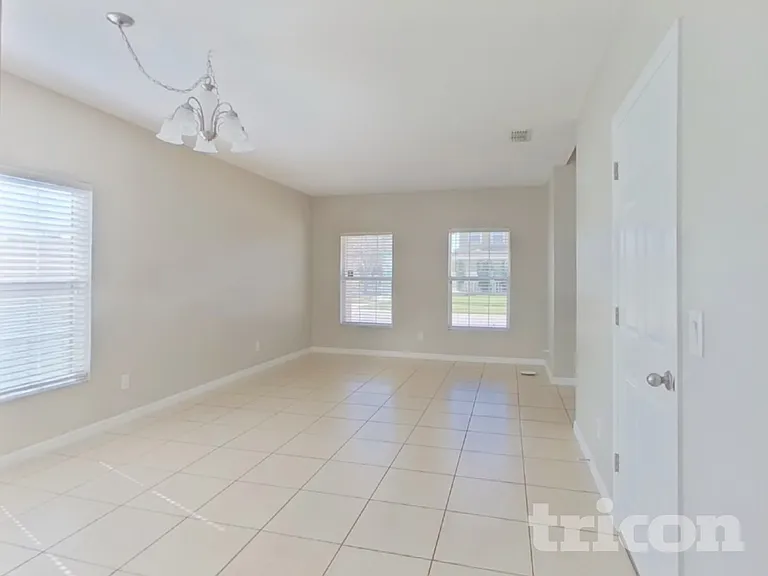2761 Painted Rock St — Photo 4