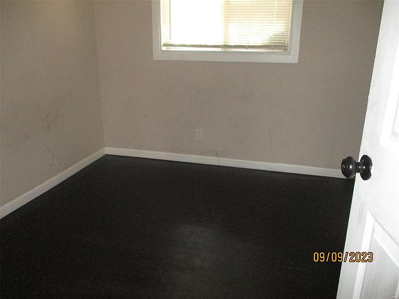 5th image of 265 Elmdale Dr
