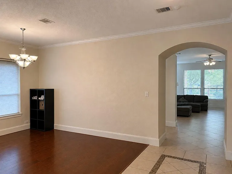 515 Newington Ln — Photo 14