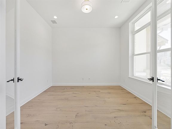 4th image of 2440 Dena Dr