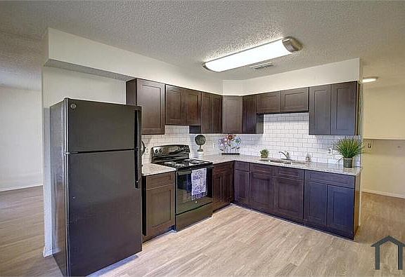 2nd image of 1005 Green Valley Dr