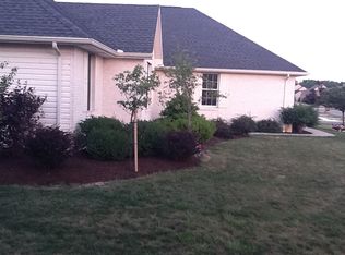 16102 Forest Lake Dr, Findlay, OH 45840