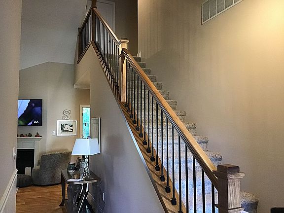 5th image of 913 W Baywood Dr