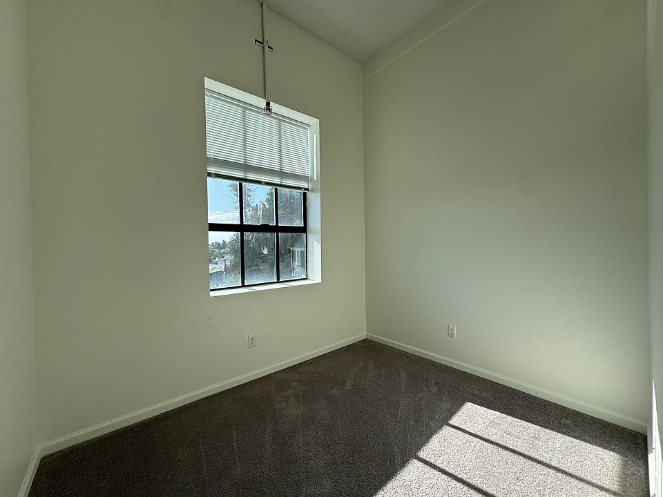 Building Photo 5