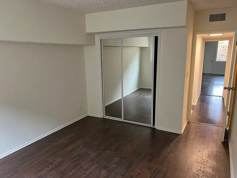202 N Clark Dr #202 — Photo 12