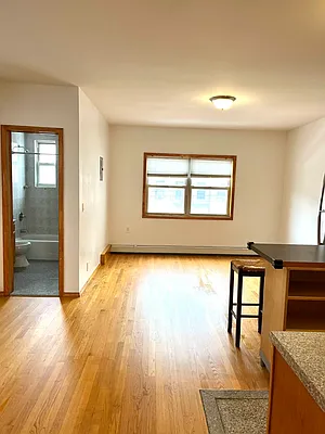 Rented by E Realty International Corp | media 4