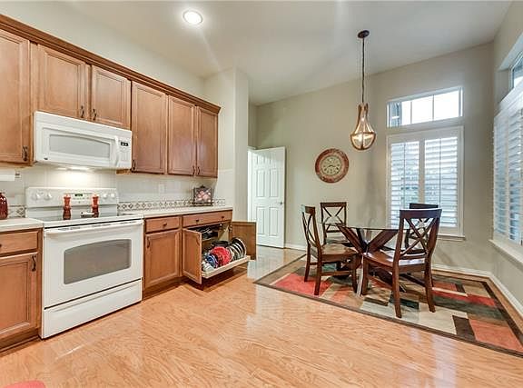4th image of 9601 Orangewood Trl