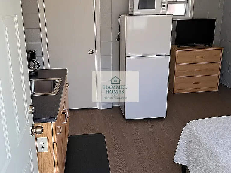 1520 S Main St #FURNISHED — Photo 3