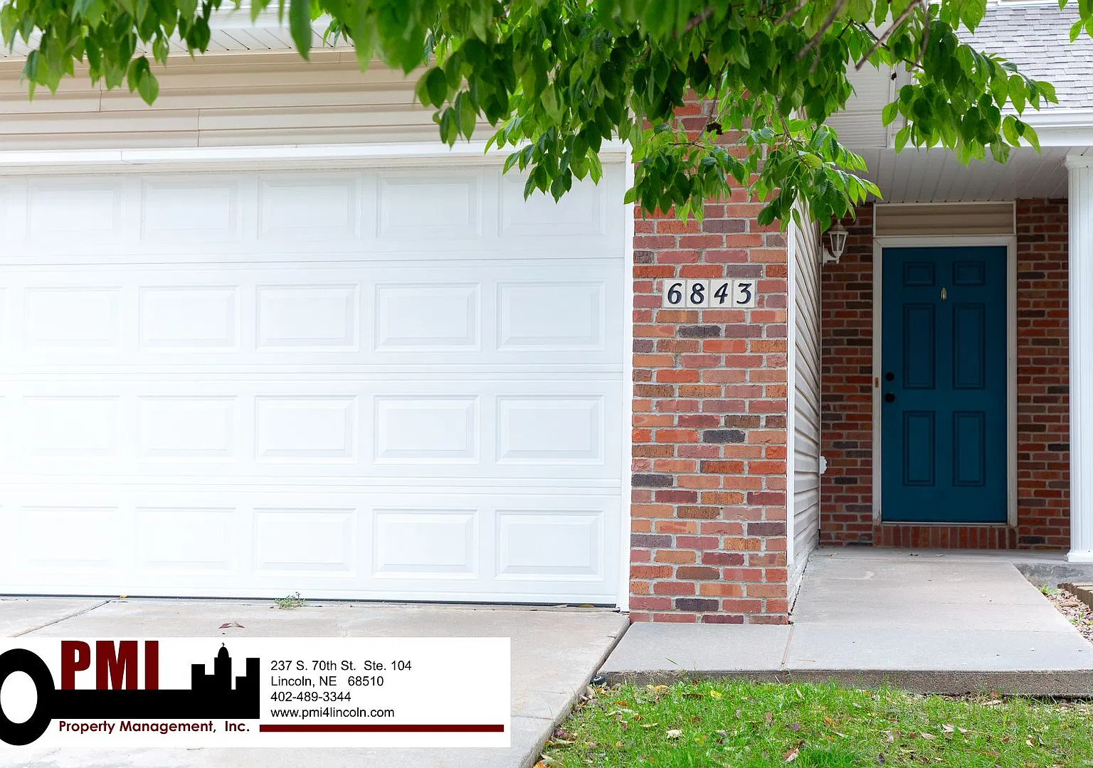 3 Bedroom 2.5 Bath in South Lincoln Available Now! — Photo 1