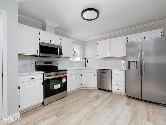 4th image of 11040 BECKLEY Place