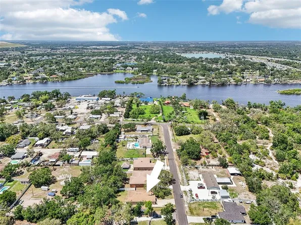 9917 Prevatt St, Gibsonton, FL 33534