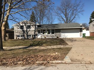 6661 Rochelle Blvd, Parma Heights, OH 44130