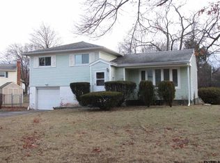 2293 Van Rensselaer Dr, Niskayuna, NY 12309