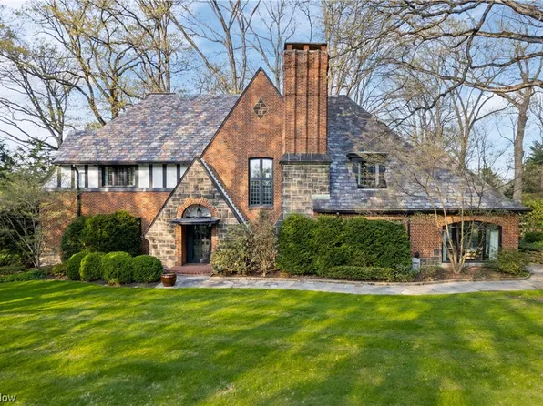 3025 Woodcliff Dr NW, Canton, OH 44718