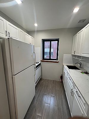 4th image of 354 E 8th St #4A