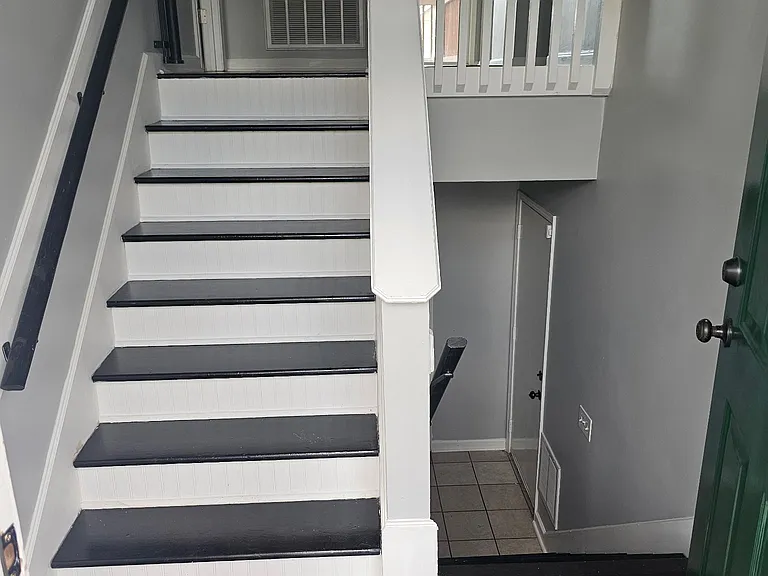 3010 Creekview Ln — Photo 2