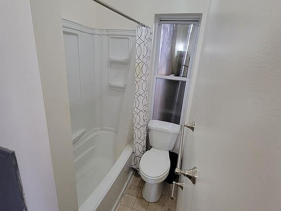 4th image of 326 S 15th St APT 1