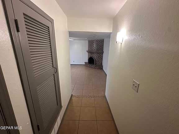 3rd image of 3321 E Glen Dr