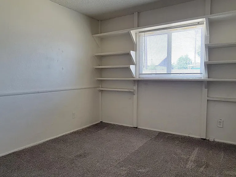 7928 W Earll Dr — Photo 3