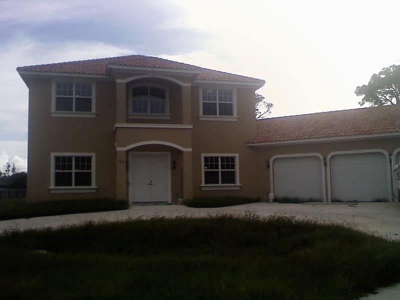 1st image of 756 SE River Ct