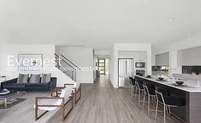 4 bed, 4.5 bath, 4040 sqft, $4,450 — Photo 4