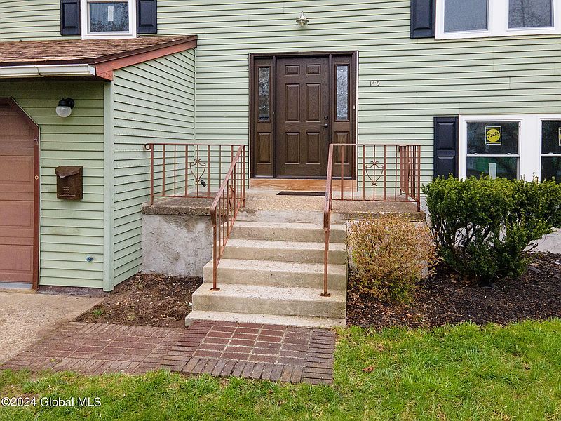 4th image of 145 Clizbe Avenue