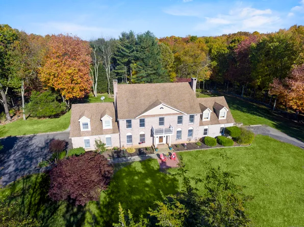 15 Algonquin Lane, Easton, CT 06612