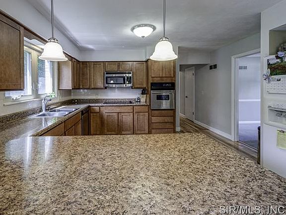 5th image of 21 Brandonwood Dr