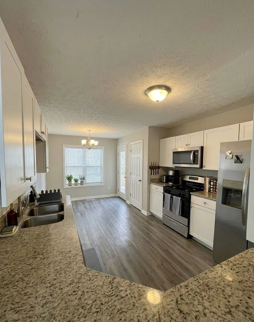 5 bed, 2308 sqft, $3,000 — Photo 4
