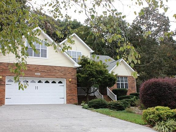 3rd image of 6822 Flagstone Dr