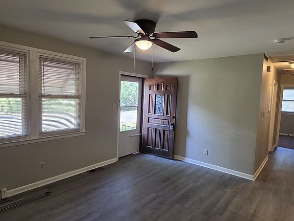 2nd image of 2206 Bothwell St