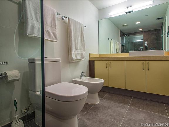 4th image of 2135 Washington Ct #Th