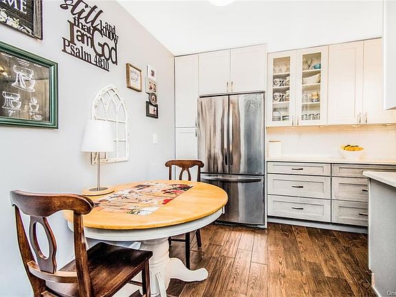 4th image of 10 Franklin Ave APT 6M