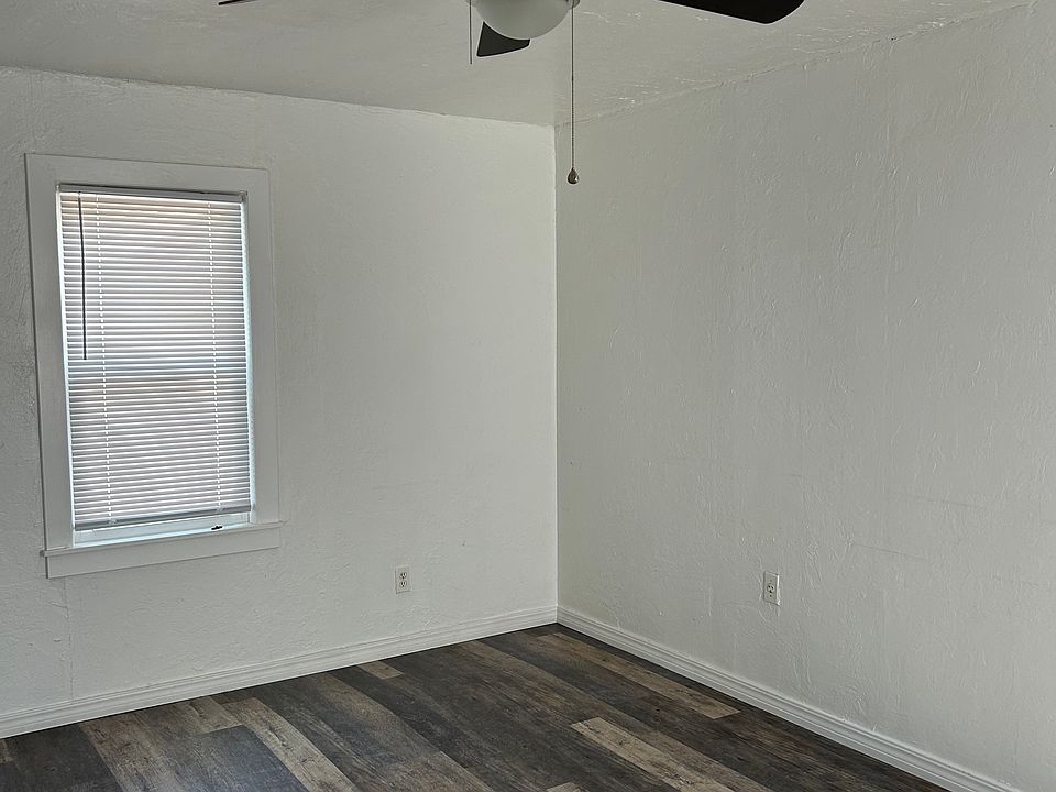 1st image of 409 N Blackwelder Ave
