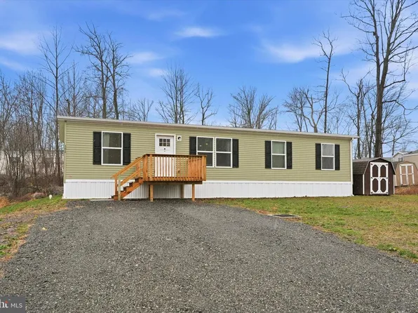 398 Laurel Run Dr, Quakertown, PA 18951